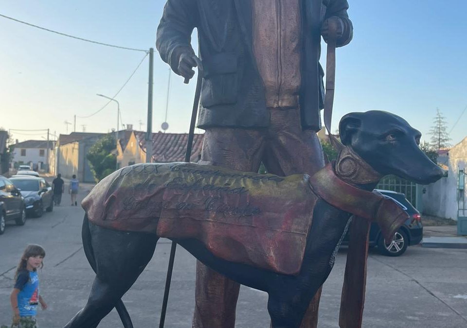 Malú ya tiene su escultura en Calzada de los Molinos